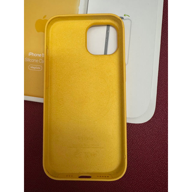 Funda original Apple silicona con MagSafe para Apple iPhone 15 amarillo *dañada*