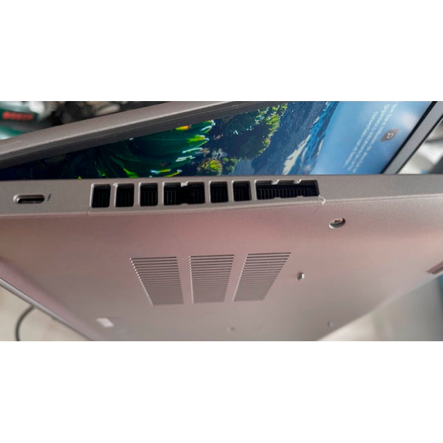 Portátil Dell Latitude 5530 i7-1255U 16GB RAM 512GB SSD 15,6» W10Pro Usado *