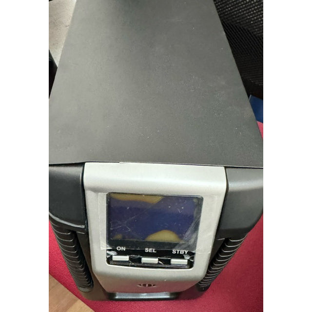 SAI Riello Sentinel Pro SEP700 SAI 700VA 560W **Tiene un golpe en el frontal**