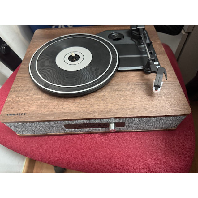 Tocadiscos Crosley CR7020A-GY Aria Bluetooth de 3 velocidades gris Usado *