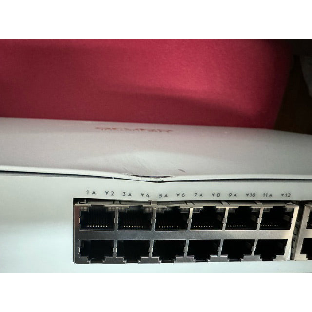 Conmutador HPE Aruba Instant On 1930 Smart 24G 4SFP+ PoE+ 195W Switch*Golpe tapa