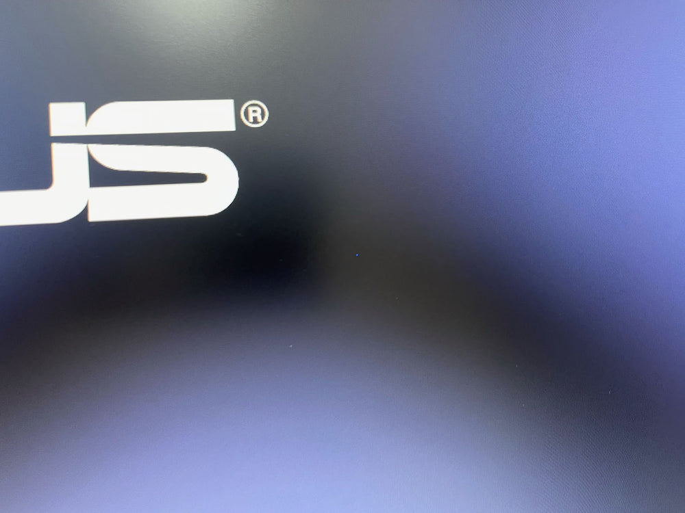 Monitor Asus VP228DE 21.5» LCD **Tiene un pixel fundido en el centro**.