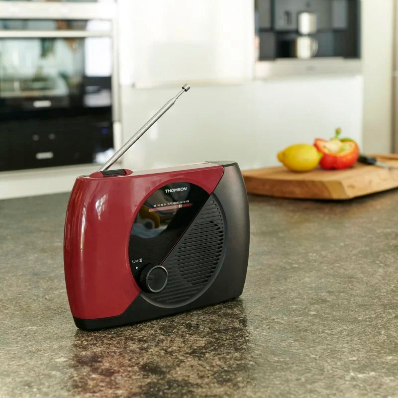 Radio Portátil Analógica FM Thomson RT353 Negra/Roja