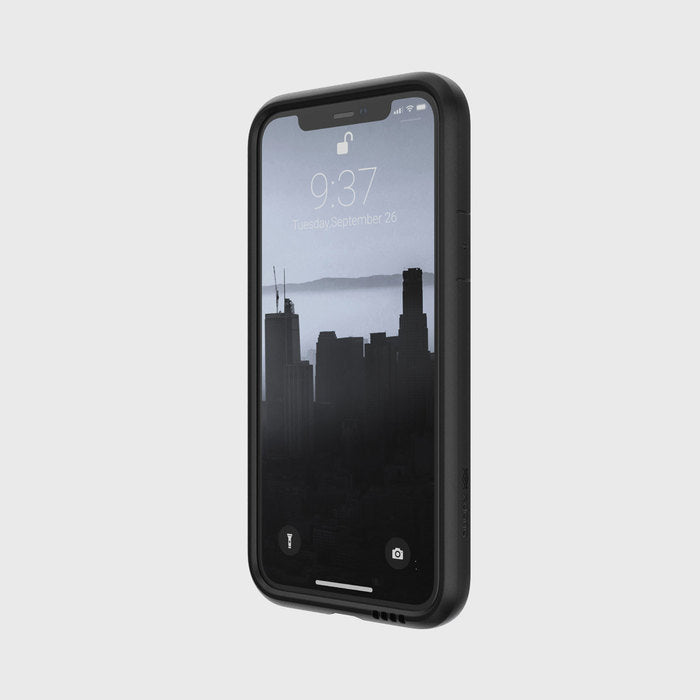 Funda Defense Prime para Apple iPhone 11 Pro color negro.