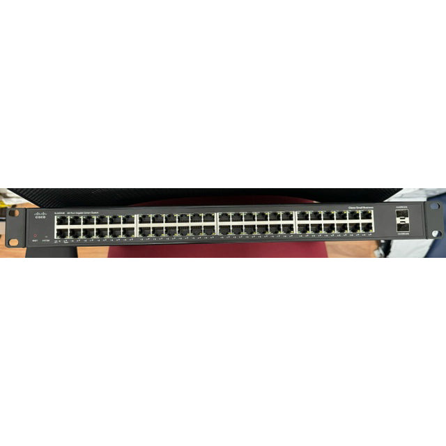 Switch Cisco SLM2048 V01 48 port Smart Gigabit Usado **Sin embalaje original**
